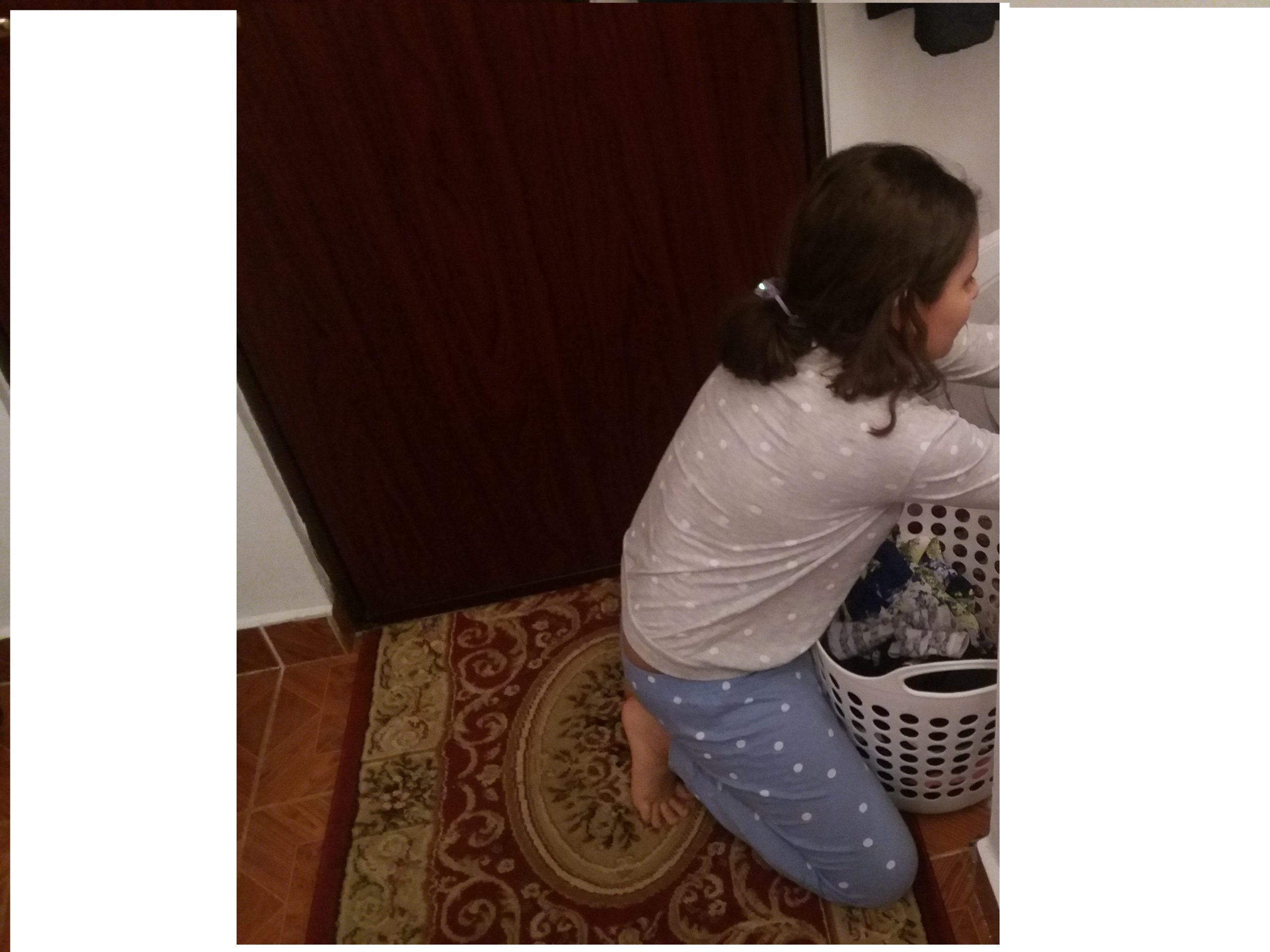 Am ajutat-o pe mama la scosul hainelor din masina de spalat
