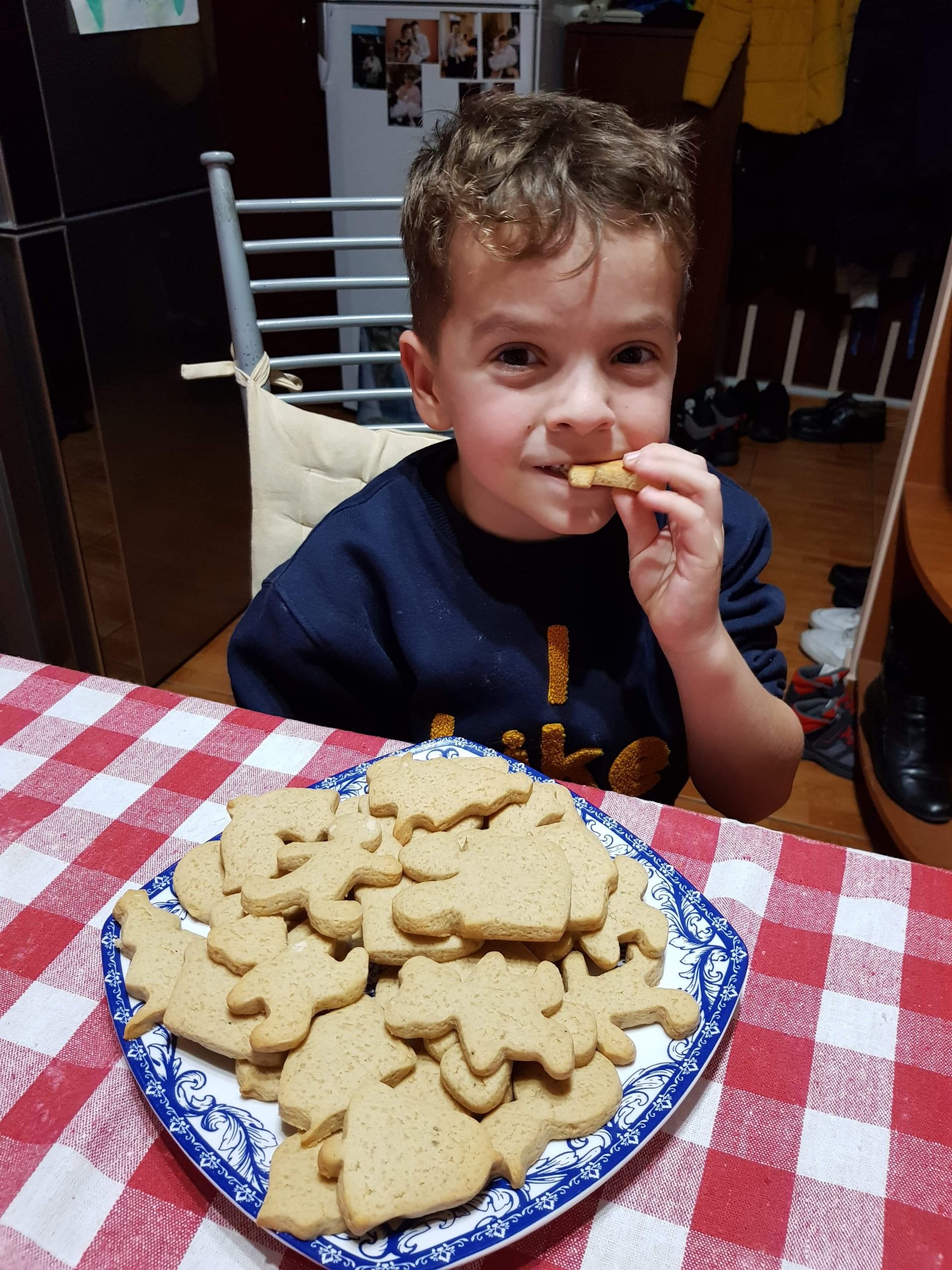 Am făcut biscuiți cu buni și mami